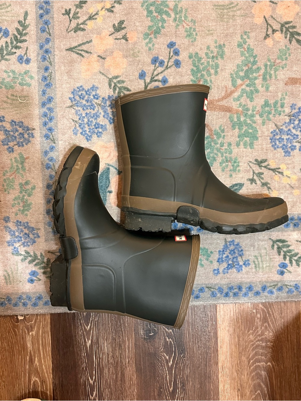 Hunter Short Women's Gardener Boot in Olive with Clay Trim - Picture 7 of 12
